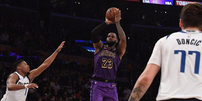  福克斯末节连得八分国王逆转独行侠缩小差距